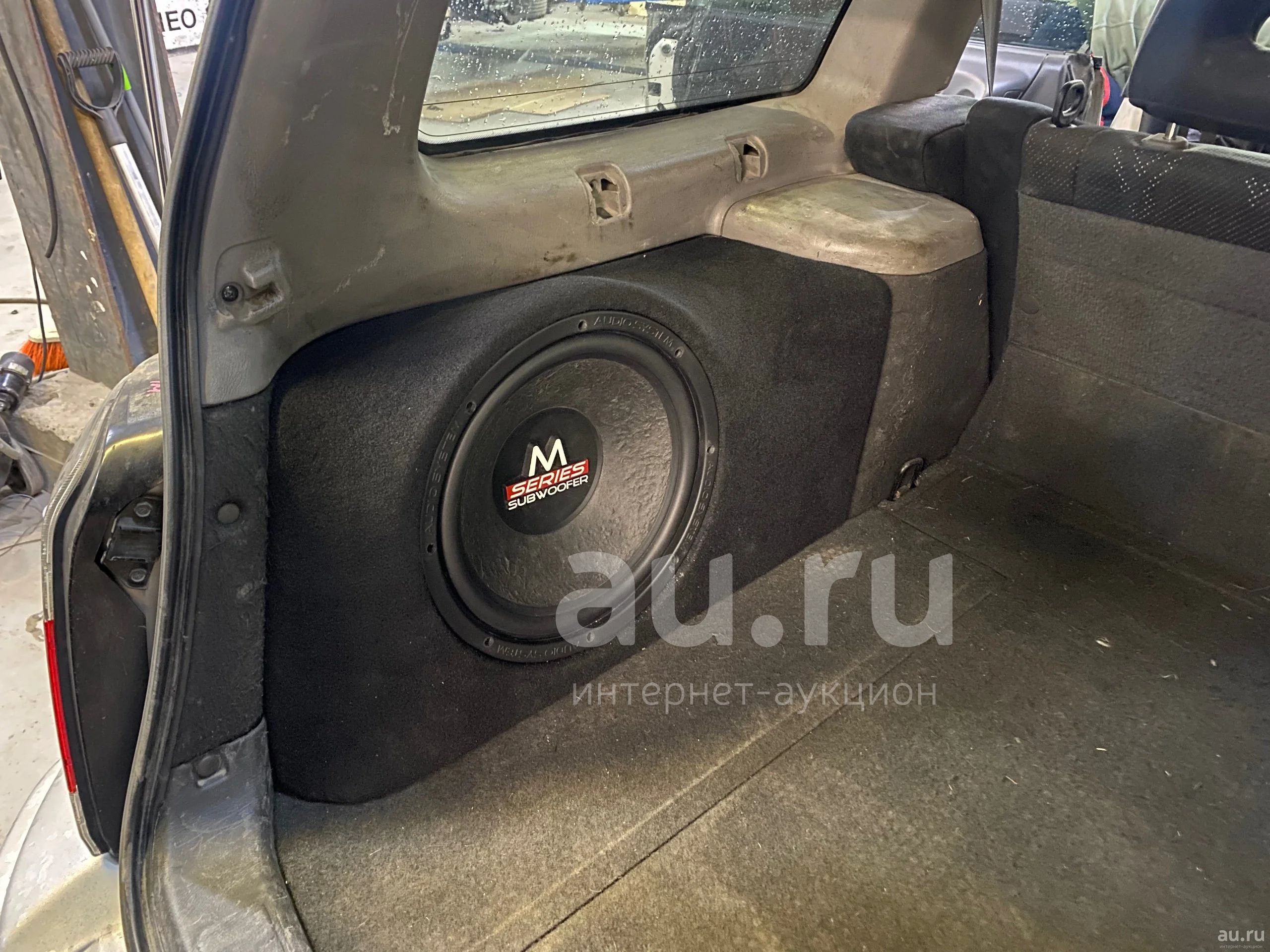 Сабвуфер стелс Subaru Forester