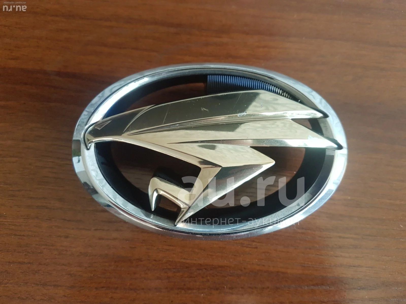 Эмблема решетки радиатора Toyota Harrier