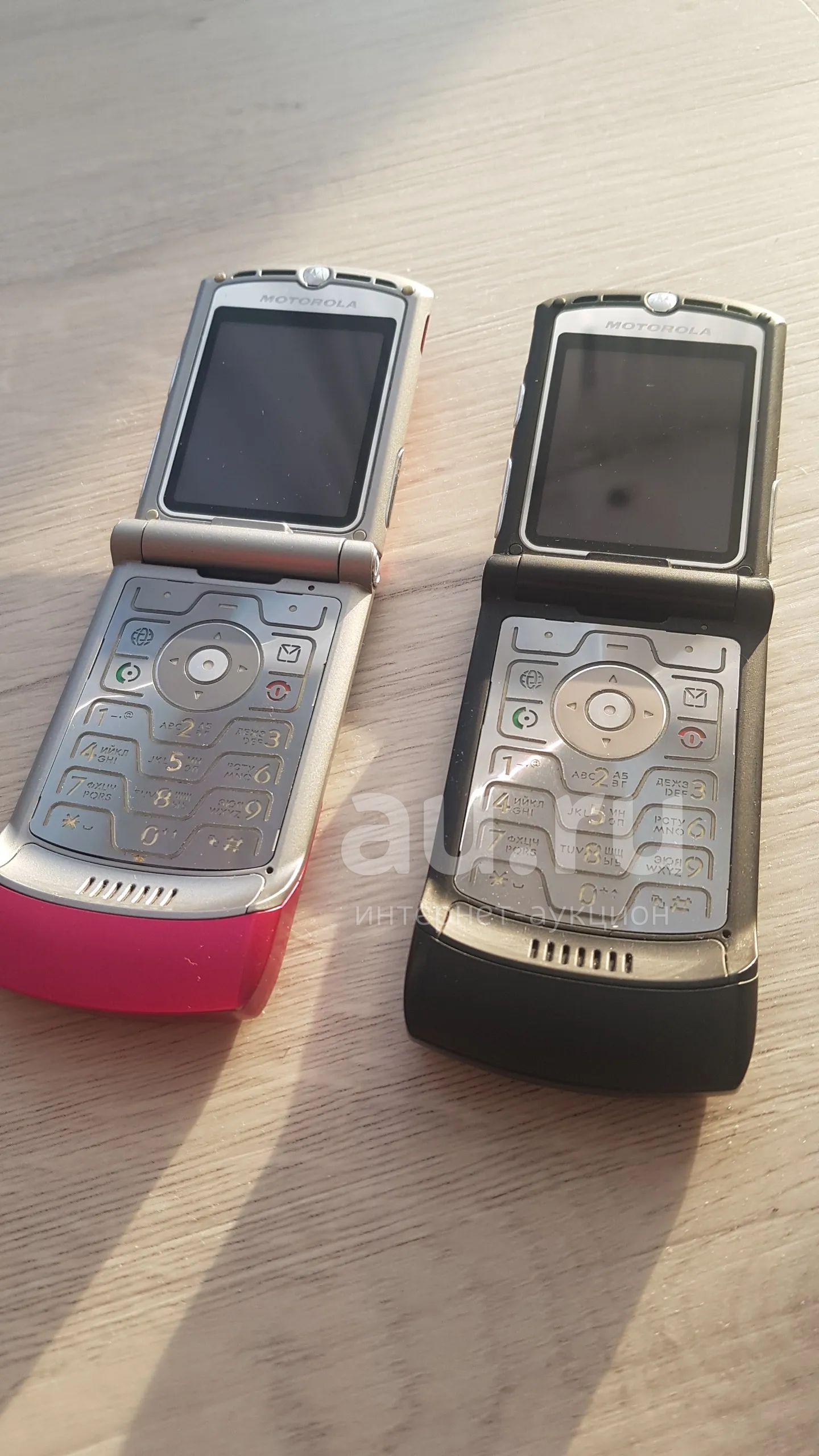 Motorola Razr v3 телефон. — купить в Красноярске. Состояние: Б/у. Кнопочные  мобильные телефоны на интернет-аукционе Au.ru
