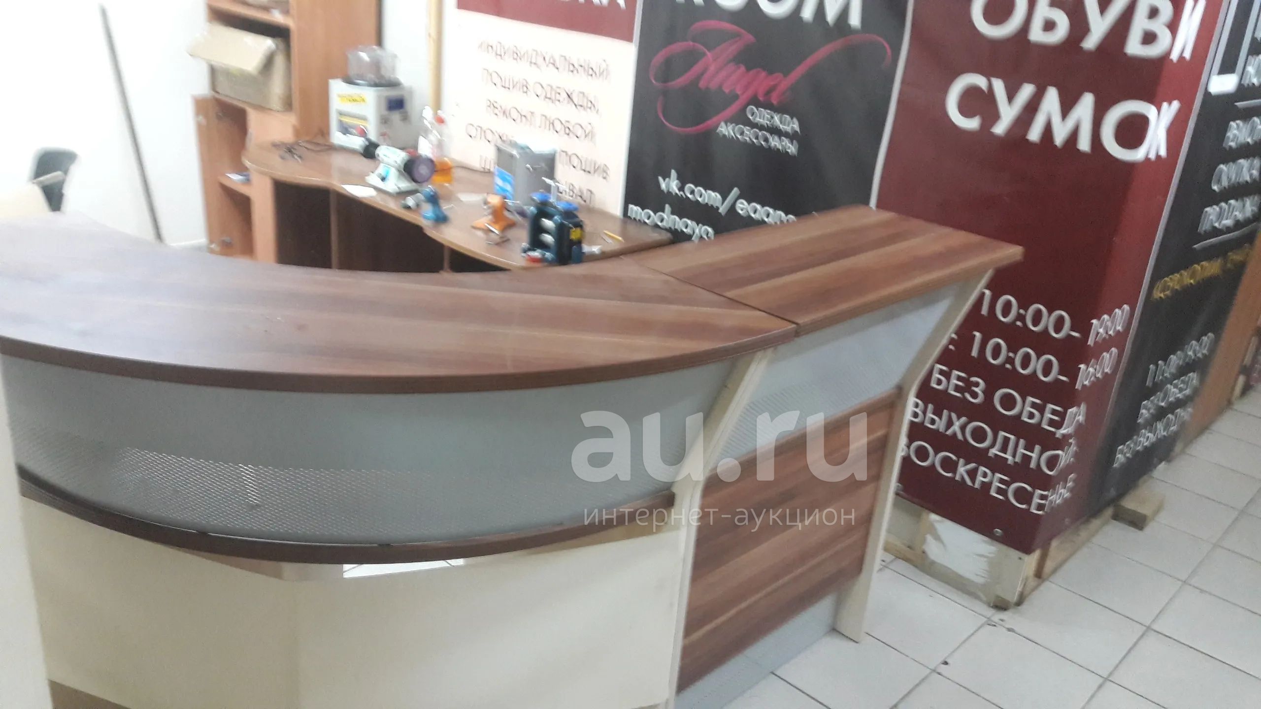 Стойка администратора — купить в Красноярске. Состояние: Б/у. Ресепшн ...