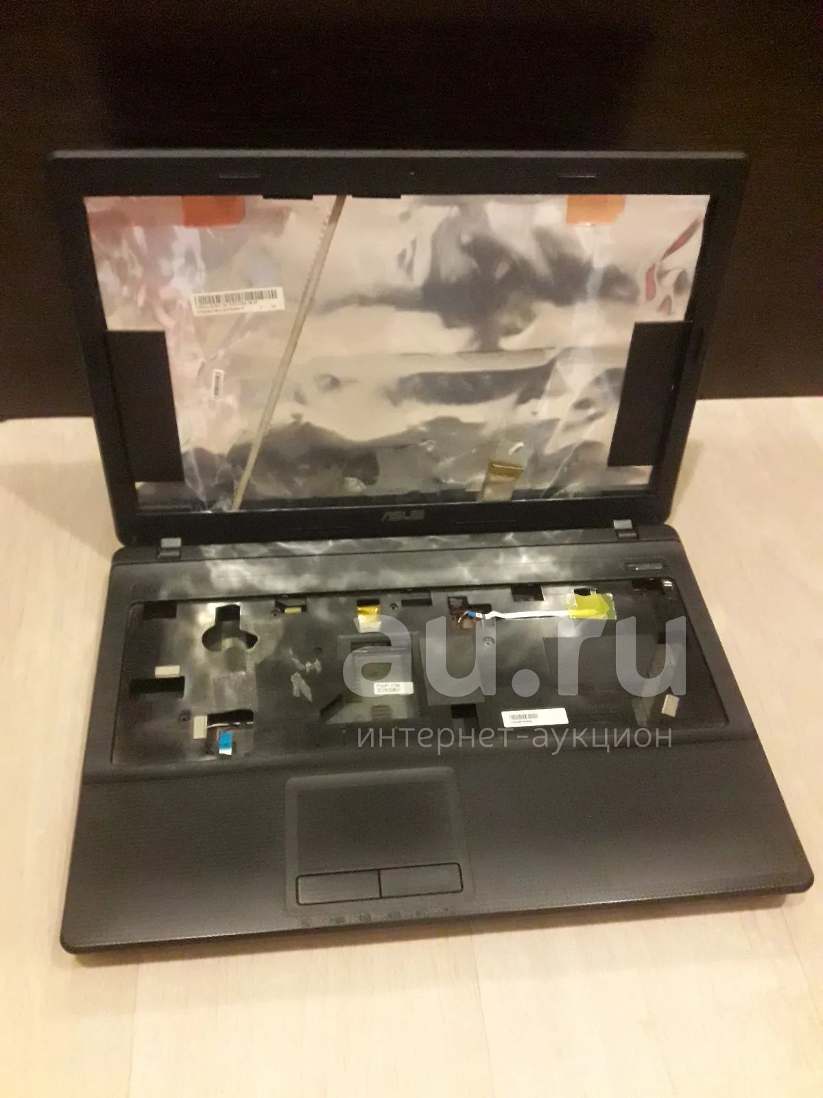 Корпус, динамики, плата usb порта, петли, шарниры, шлейф матрицы ...