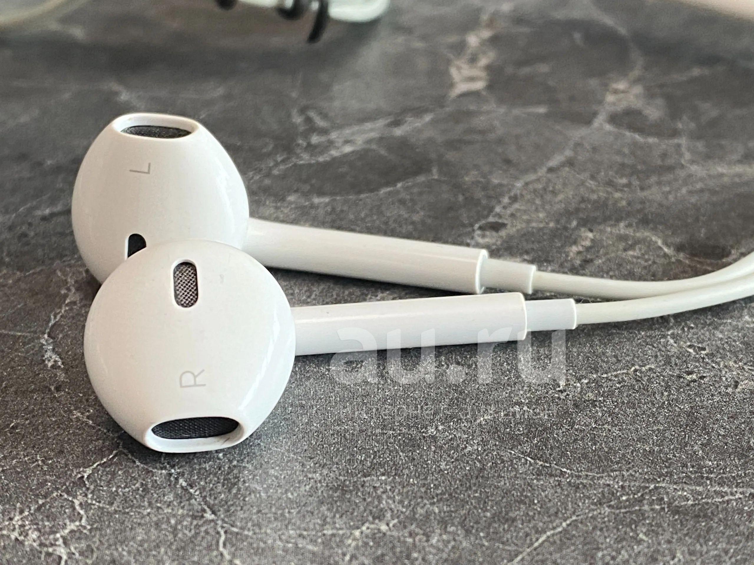 Наушники Apple EarPods (Lightning) проводные — купить в Красноярске ...