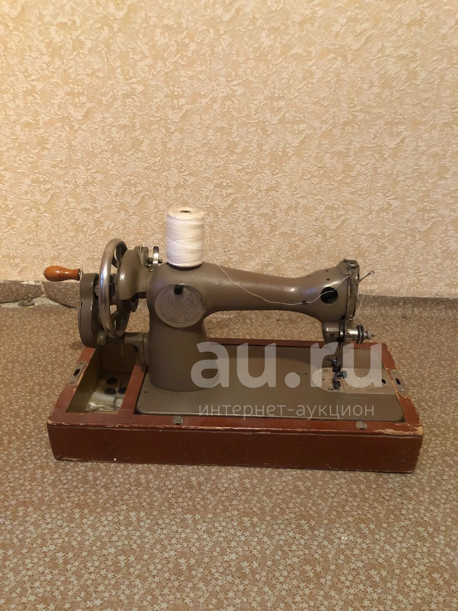 Швейная машинка — купить в Красноярске. Состояние: Б/у. Швейный и ...