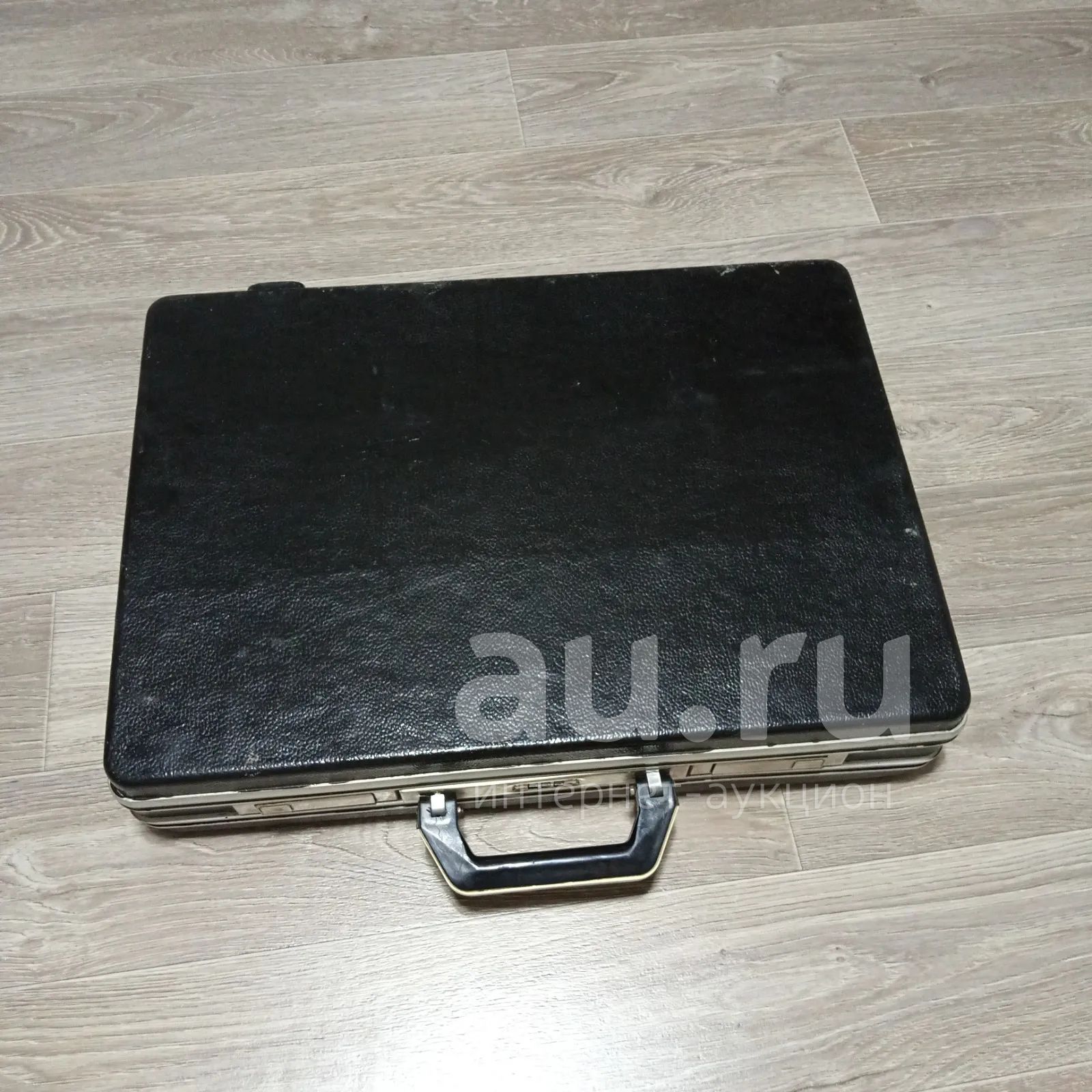 Дипломат с кодовым замком с рубля — купить в Красноярске. Состояние: Б ...