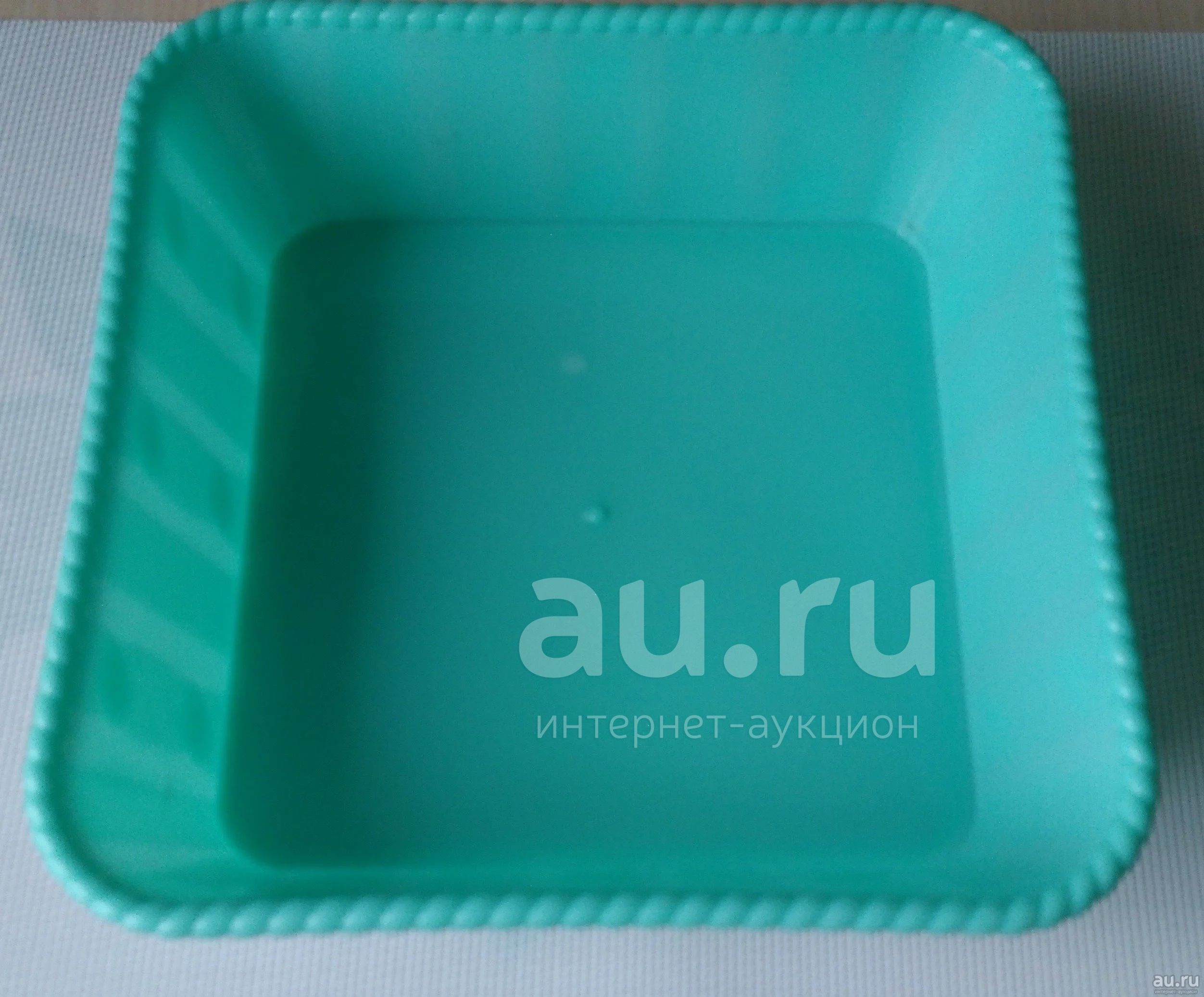 Пластиковый квадратный контейнер — купить в Красноярске. Состояние: Б/у ...