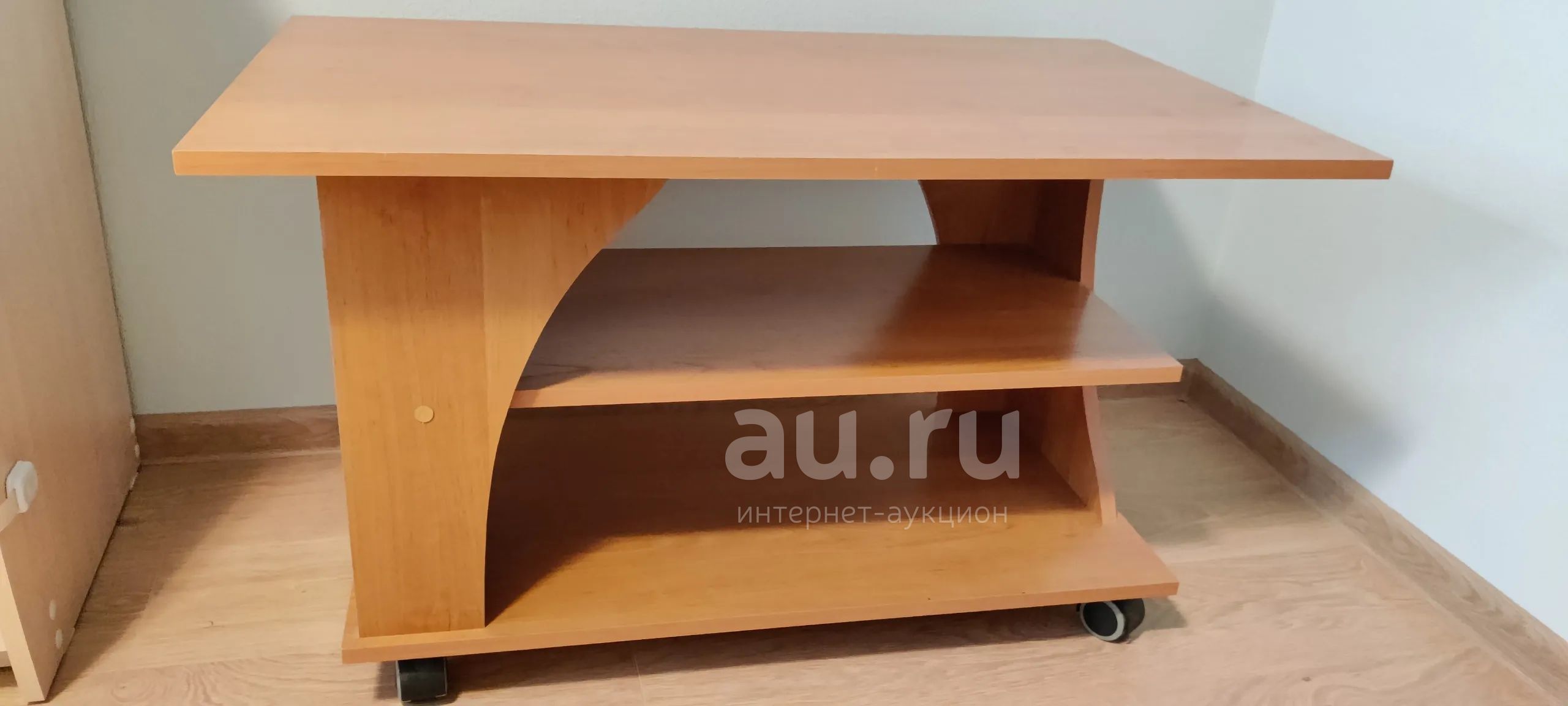 Журнальный стол на колесиках — купить в Красноярске. Состояние: Б/у ...