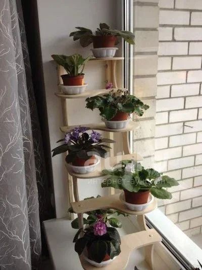Полки за окном для цветов