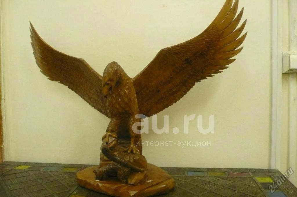 Ручной орел купить. Резьба по дереву Орел. Скульптура орла из дерева. Резной Орел из дерева. Фигурка орла из дерева.