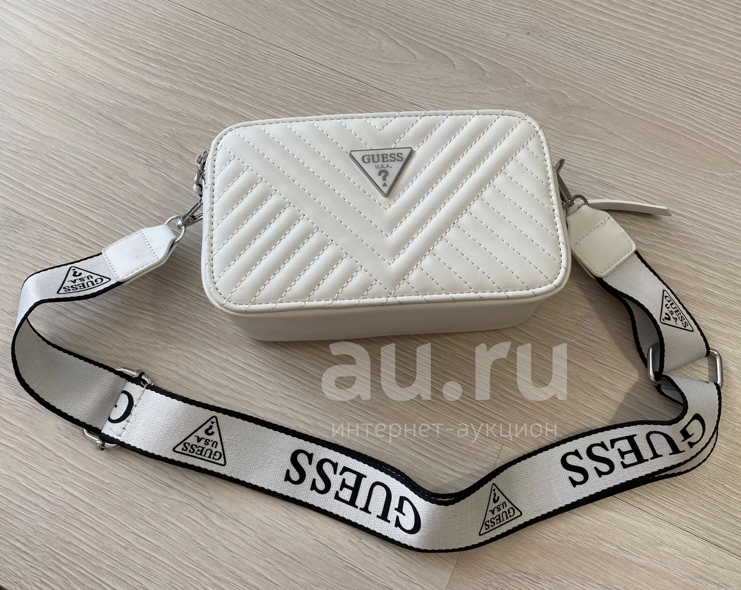 Новая Сумка кроссбоди Guess белая — купить в Красноярске. Состояние ...