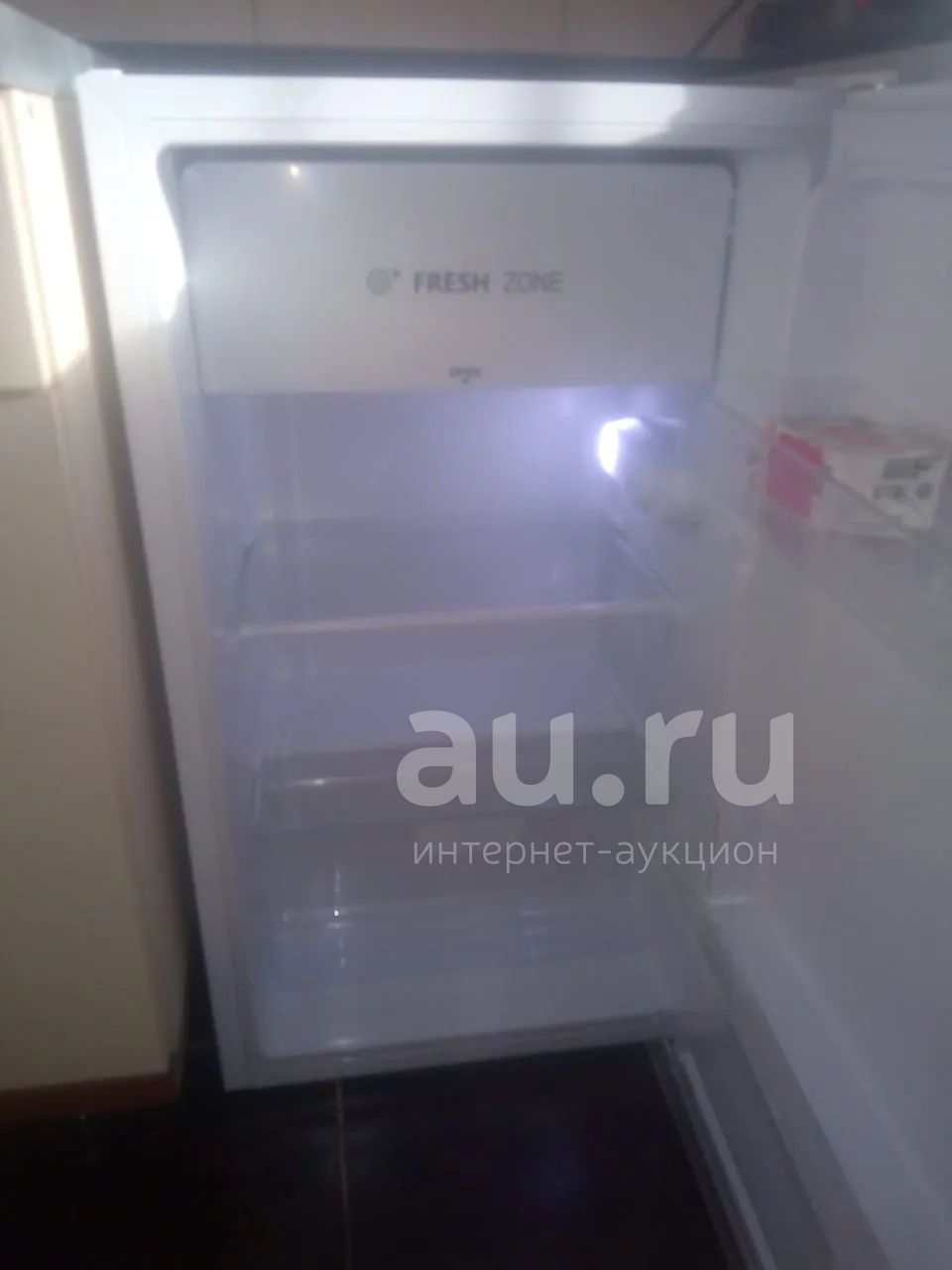 Однокамерный мини-холодильник LERAN RF 086 90л Состояние близкое к ...