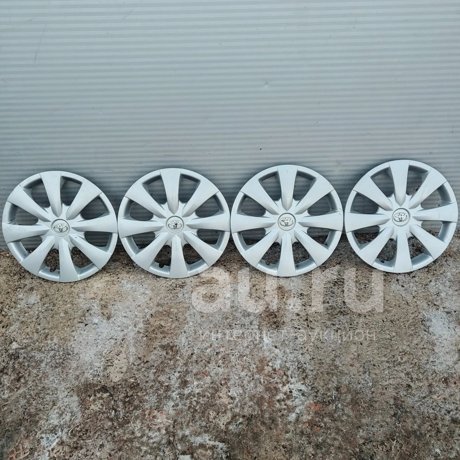 Колпаки r15 Toyota оригинал — купить в Красноярске. Состояние: Б/у ...