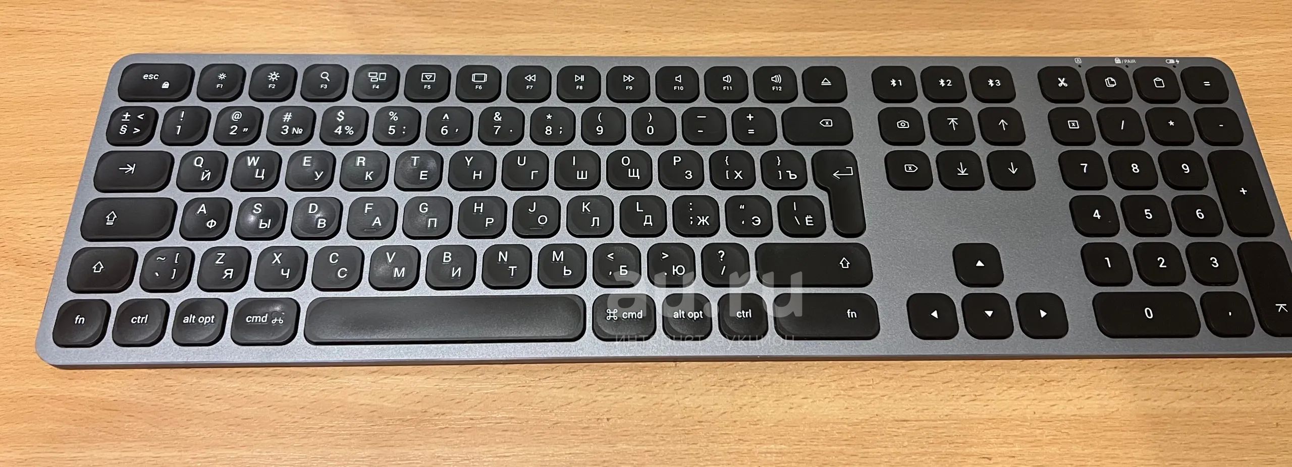 Satechi Aluminum Wireless Keyboard — купить в Дивногорске. Состояние: Б ...