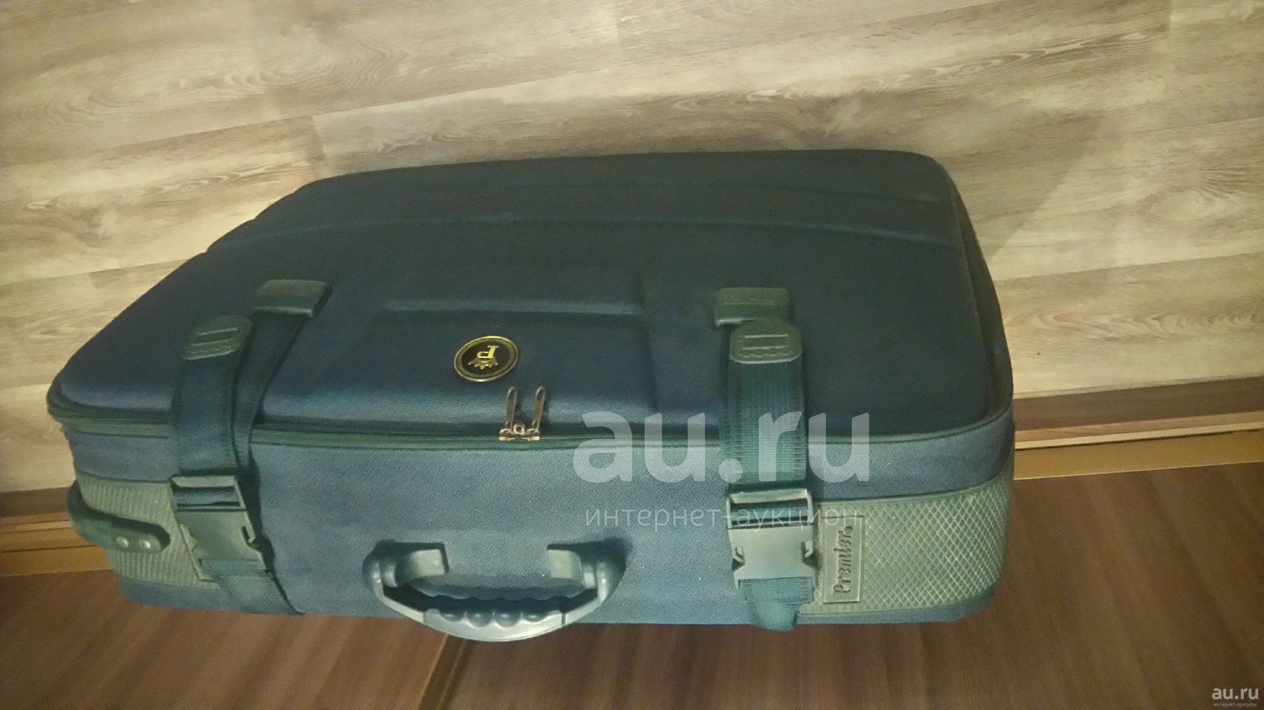 Чемодан на колесах — купить в Красноярске. Состояние: Б/у. Чемоданы и ...